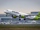 A220-300 należący do airBaltic na Lotnisku Chopina - start (fot. Lotnisko Chopina)
