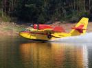 De Havilland Canadair 515 na wodzie (fot. dehavilland.com)