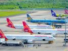 Samoloty Sun Phu Quoc Airlines i Vietnam Airlines na płycie lotniska (fot. Sun Phu Quoc Airlines)