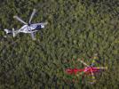 Śmigłowce Airbus H160 i Airbus H145 w locie - widok z góry (fot. Airbus Helicopters, Eric Raz)