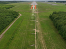 Oświetlenie nawigacyjne przed pasem startowym lotniska Szczecin-Goleniów (fot. Port Lotniczy Szczecin-Goleniów)