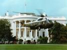 Sikorsky SH-3 Sea King (Marine One) przed Białym Domem (fot. United States Marine, Unknown author, Domena publiczna, Wikimedia Commons)