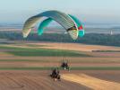 Hadron 4 - dwa skrzydła w locie (fot. marcusumera, Dudek Paragliders)